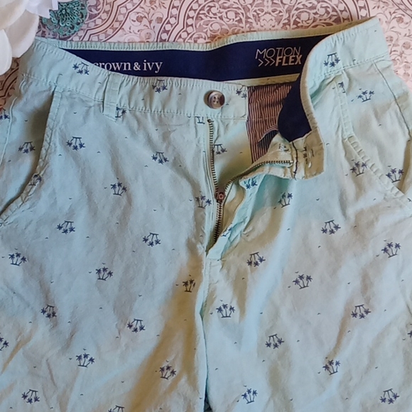 COPY - crown & Ivy light colored shorts - Picture 9 of 15